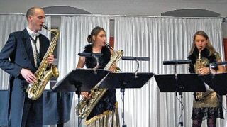 <p>Unser Bild zeigt bei dem Auftritt in Weikersheim (von links) Christoph Enzel, Tenorsaxofon, Kathi Wagner, Baritonsaxofon, Maike Krullmann, Altsaxofon, Jan Schulte-Bunert, Sopransaxofon.</p>