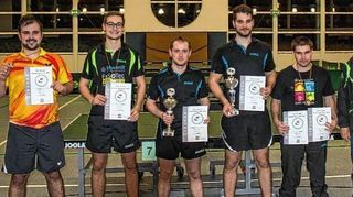 <p>Mit guten Leistungen warteten die Spitzenteams der S-Klasse auf. Rechts im Bild BJC-Vorsitzender Peter Scheurich.</p>