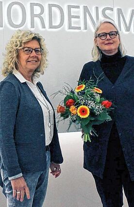 <p>Gudrun Müller wurde von Museumsdirektorin Maike Trentin-Meyer (rechts) geehrt.</p>