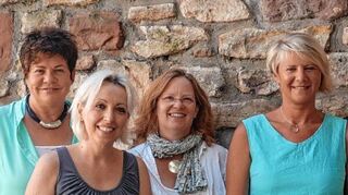 <p>Das Team der Ehe-, Familien- und Lebensberatung besteht aktuell aus den vier festangestellten Mitarbeiterinnen (von links): Renate Kaufmann, Ursel Dederer, Simone Wenzel und Stellenleiterin Iris Kaspar.</p>