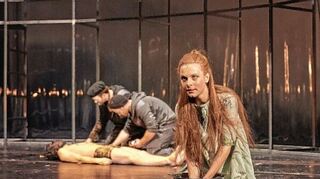 <p>Szenenfoto aus "Antigone" mit Helene Blechinger, Bastian Beyer und Cedric von Borries.</p>