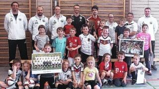 <p>20 Fußball-Bambini der SpVgg Hainstadt erlebten ein besonderes Training: Das DFB-Mobil war zu Gast.</p>