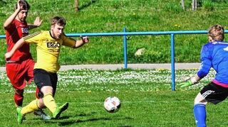 <p>Die SG Bobstadt/Assamstadt III (hier beim Schuss) musste gestern in der Fußball-Kreisklasse B Tauberbischofsheim eine 1:2-Heimniederlage gegen die SG Zimmern/Wittighausen II quittieren.</p>