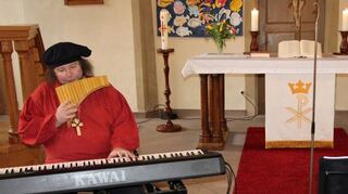 <p>Das Instrumentalduo "Windwood & Co" bestach beim "Erzählkonzert" mit seiner virtuosen Musik und den packenden Geschichten über Martin Luther und seine Familie.</p>