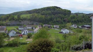 <p>Blick von der Heckenstraße in Bretzingen auf den heftig umstrittenen, geplanten Windkraftstandort Kornberg.</p>