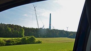 <p>Windräder, wohin das Auge reicht: Bei Pülfringen wird momentan eine weitere Anlage aufgestellt. Ganz so weit ist die Gemeinde Hardheim mit den geplanten Windpark "Kornberg" noch nicht.</p>