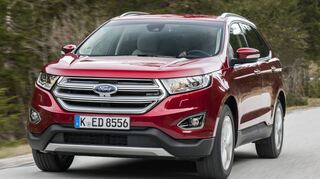 <p>Seit 2007 rollt der Ford Edge auf US-Straßen. In seiner zweiten Generation hat das große SUV (Sport Utility Vehicle) den Sprung nach Europa geschafft.</p>