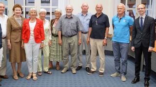 <p>Jubilare: Die Geehrten für langjährige Mitgliedschaft mit der bisherigen zweiten Vorsitzenden Yvonne Horn (links) und dem TV-Vorsitzenden Axel Wältz (rechts).</p>