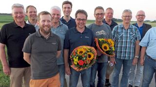 <p>Bei der Generalversammlung des Flugsportclubs Odenwald wurden Mitglieder geehrt. Das Bild zeigt von links: Thomas Sonnenwald, Christian Kuhn, Jürg Wittwer, Lothar Frünwirth, Tobias Scheuermann, Oliver Stumpf, Martin Westermann, Claus Kapferer, Ernst Berberich, Bürgermeister Markus Günther, Reinhold Michel.</p>