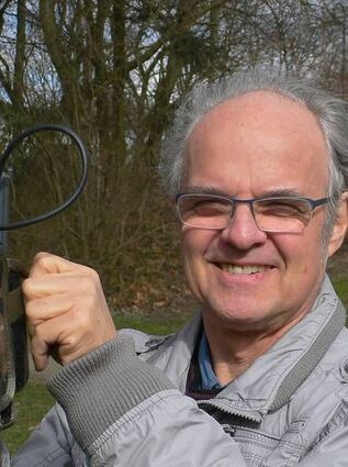 Mit ihm bekommt das Fledermaus-Gutachten für den Bereich "Kornberg" ein Gesicht: Biologe Dr. Rainer Scherer