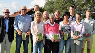 <p>Clubmeisterschaften absolviert: Das Bild zeigt die Sieger und Platzierten der 29. Titelkämpfe des Golfclubs Glashofen-Neusaß.</p>