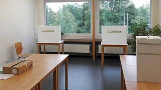 <p>Alles ganz realistisch: Die Wahlkabinen im EBG.</p>