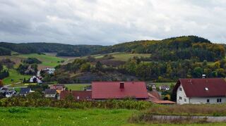 <p>Vom Neubaugebiet in Bretzingen aus ist der Kornberg mit seinem wichtigen Lebensraum für viele Vogel- und Fledermausarten gut zu sehen.</p>