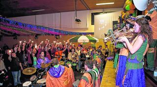 <p>Faschingsfete, Liederabend oder Konzert? Der "Guggeball" des "Kreuzemer Quätschichgedööns" war alles zusammen, eine Art vor-karnevalesker Party in 180 Schlägen pro Minute.</p>