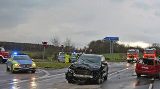 <p>Bei einem Unfall auf der Bundesstraße 292 an der Anschlussstelle der A 81 bei Osterburken sind am Samstag zwei Menschen gestorben.</p>