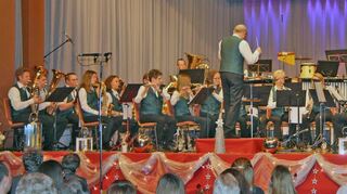<p>Mit einem anspruchsvollen Programm begeisterten die Musiker der Stadt- und Feuerwehrkapelle Osterburken am Samstag ihr Publikum beim Konzert in der Baulandhalle.</p>