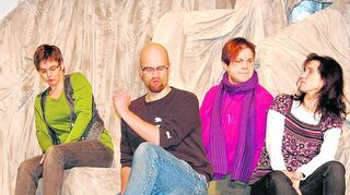 <p>In ihre dritte Spielsaison startet am kommenden Wochenende die Theatergruppe "Kubaner Szene" unter der Regie von Jörg Appel mit dem Mundart-Lustspiel "Wos is nur aus unsch worde" im Dorfgemeinschaftshaus in Kupprichhausen. Premiere ist am Samstag 17. Dezember, um 19.30 Uhr. Weitere Aufführungen sind am Sonntag 18. 12. und am Monatag 26. Dezember, um 18.30 Uhr.</p>