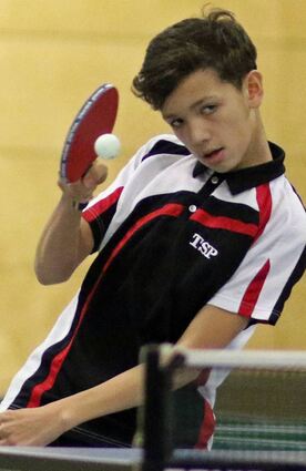 Bei den 32. Wertheimer Tischtennis-Stadtmeisterschaften gewann Benedict Behringer (Bild links) die Konkurrenz der Herren A-Klasse. Thorsten Matejka (Bild Mitte) setzte sich im Wettbewerb der Herren-B-Klasse durch. Peter Bentivoglio (Bild rechts) siegte in der Kategorie Herren-C-Klasse.