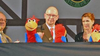 Seinen Auftritt bei der Show unter dem Motto „Memory Birds“ hatte unter anderem auch Bürgermeister Markus Günther (Zweiter von links).