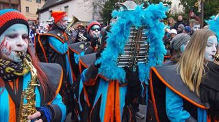 Die Guggemusik spielte.