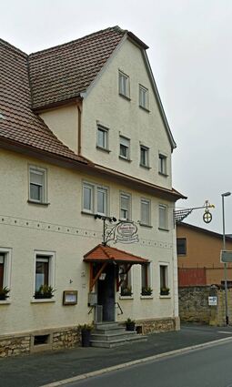 Direkt an der Würzburger Straße liegt das „Goldene Kreuz“ im Igersheimer Ortsteil Bernsfelden.