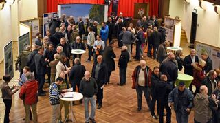 Rund 100 Bürger, überwiegend aus Hardheim und Höpfingen, waren am Mittwochabend in die Erftalhalle gekommen, um sich über den geplanten Windpark „Kornberg“ zu informieren. Mit dem Konzept der Veranstaltung waren die wenigsten zufrieden.