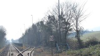 Die Auswechselanschlussstelle Tauberbischofsheim Nord vom Bahnübergang bei Kilometer 9,9 in Richtung Tauberbischofsheim.