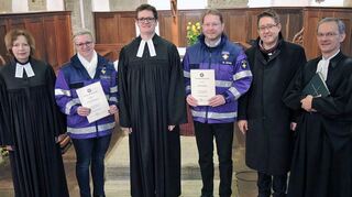 Neuer Vorsitzender des kreisweiten Leitungsteams der Notfallseelsorge ist der Wachbacher Pfarrer Matthias Widmayer (Mitte). Unser Bild zeigt ihn zusammen mit (von links) Dekanin Renate Meixner, Stefanie Breidenbach und Michael Schlör (neue Notfallseelsorger), Dekan Ulrich Skobowsky und Dekan Rüdiger Krauth.
