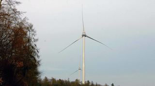 Noch im ersten Halbjahr 2018 soll der Bürgerwindpark in Gerichtstetten ans Netz gehen. Zwei der vier Anlagen (Bild) stehen bereits, die beiden übrigen werden im Mai und Juni fertiggestellt.