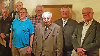Ehrungen bei der Kolpingfamilie Külsheim: Das Bild zeigt (von links) Bernhard Keller (50 Jahre), Stefan Semmler (25 Jahre), Wolfram Düll (50 Jahre), Harry Wörner (40 Jahre), Manfred Richter (60 Jahre), Heinrich Seitz, Rudi Blatz, Georg Stang (alle 40 Jahre), Paul Keller (65 Jahre), Vorsitzender Rainer Neuhäuser und Albrecht Grimm (50 Jahre).