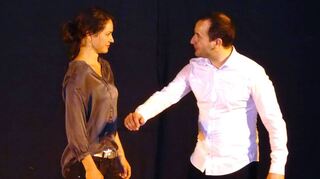 „Faust“ Steffen Schlösser zu „Gretchen“ aus dem Publikum: „Mein schönes Fräulein, darf ich wagen, meinen Arm und Geleit Ihr anzutragen?“