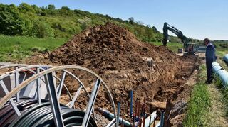 Mit Hochdruck wird derzeit am Leitungsnetz gearbeitet. Rund 100 Kilometer Wasserrohre werden im Verbandsgebiet verlegt.