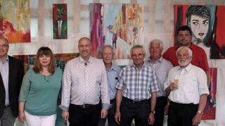 Im Beisein zahlreicher Ehrengäste, darunter Limbachs neuer Bürgermeister Thorsten Weber, wurde beim Heidersbacher Scheunenfest eine Ausstellung mit Werken von Jochen Zimmermann (Bildmitte) eröffnet.