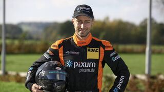 Mit neun Jahren saß er das erste Mal hinter einem Lenkrad, ahren gewann er sein erstes Kartrennen, heute ist der 36-Jährige erfolgreicher denn je.