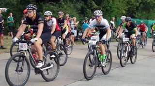 Spannende Positionskämpfe bereits beim Start.