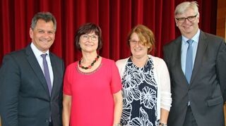 Nicht nur für Bürgermeister Wolfgang Stein, Alice Jäger, Konrektorin Elisabeth Thies und Schulamtsdirektor Alois Schmitt (von links) war dies ein aufregender Tag.