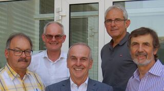 Verabschiedung: Die vier scheidenden Lehrkräfte mit Schulleiter Robert Dambach (Mitte).