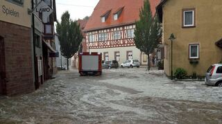 Beim Unwetter in Külsheim am Sonntag, 17. Juli, flutete das Wasser wie ein reißender Strom durch die Stadt und setzte viele Gebäude unter Wasser.