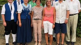 Gratulationscour für Elmar Kaiser, den Vorsitzenden des Musikvereins Höpfingen, zum 60. Geburtstag.