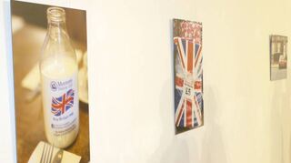 Der Brexit hat die Berliner Fotografin Sandra Ratkovic zu einer Fotoserie inspiriert. Diese wird im Kulturforum „Vis-à-vis“ gezeigt. Mit großem Interesse betrachteten Gäste der Ausstellungseröffnung die Bilder.
