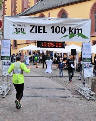 Zieleinlauf des Ultra-Marathons wird an der Stiftskirche sein.