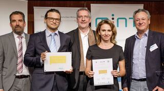 Das MGG darf sich „Digitale Schule“ nennen. Das Bild zeigt (von links) Stefan Küpper, Geschäftsführer bei den Arbeitgebern Baden-Württemberg, Studiendirektor Sebastian Link, Harald Fisch (Geschäftsführer „Mint – Zukunft schaffen“), Oberstudiendirektorin Martina Schlegl und Thomas Schenk, Vorsitzender SchuleWirtschaft Baden-Württemberg.