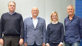 Verabschiedet in den Ruhestand wurde Günther Oleynik (Zweiter von links) von Geschäftsführer Uwe Rothaug (links), der kaufmännischen Geschäftsführerin Carolin Kurtz und dem Konzernbetriebsratsvorsitzenden Joachim Kraft.