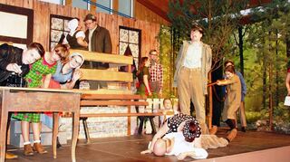 Spannend, heiter und turbulent ging es bei der Theaterpremiere der „Kubaner Szene“ im Dorfgemeinschaftshaus zu. Aufgeführt wurde das Theaterstück „Zum Erben muss erst einer sterben“ von Jörg Appel.