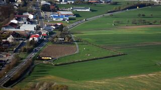 Von Buchen kommend rechts der B 27 wollten Verwaltung und Gemeinderat ein Gewerbegebiet ausweisen. Als Reaktion auf die Stellungnahmen der Fachbehörden wird die Fläche „Löschenäcker“ nun aus dem Entwurf des Flächennutzungsplans 2030 gestrichen.
