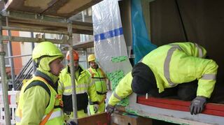Parallel zum Modulaufbau begannen gestern die Vorarbeiten für den nächsten Bauabschnitt am Hardheimer Krankenhaus.