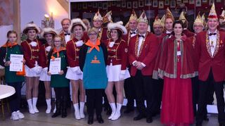 Beim Ordensfest der Fastnachtsgesellschaft „Külsheimer Brunnenputzer“ standen auch Ehrungen langjähriger Mitglieder an.