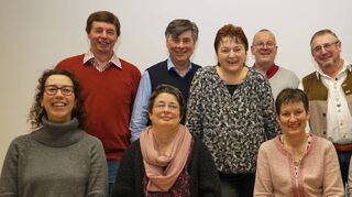 Der neue Vorstand mit (hinten, von links): Hans Weber, Andreas Tischler, Renate Meinikheim, Herbert Kraft, Siegfried Emmert und Andreas Köhn sowie (vorn, von links): Chorleiterin Anna Leuser-Valls, Sandra Pfeiffer, Sonja Schmidberger und Yvonne Meinikheim.