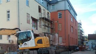 Am Hardheimer Krankenhaus werden zurzeit die Beton- und Fundamentarbeiten für den Anbau eines neuen Bettentraktes getätigt. Die 16 Module hierfür sollen am 19. März angeliefert und aufgestellt werden.