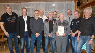 Ehrungen standen bei der Jahreshauptversammlung des TSV Gerchsheim an. Das Bild zeigt (von links) Markus Mohr (Vorsitzender), Mario Reichel (Vorsitzender), Gerhard Spiegel, Marc Heer, Rüdiger Ackermann, Johannes Spiegel, Ernst Popp, Konrad Landeck, Klaus Michel (Vorsitzender) und Emil Bayer.